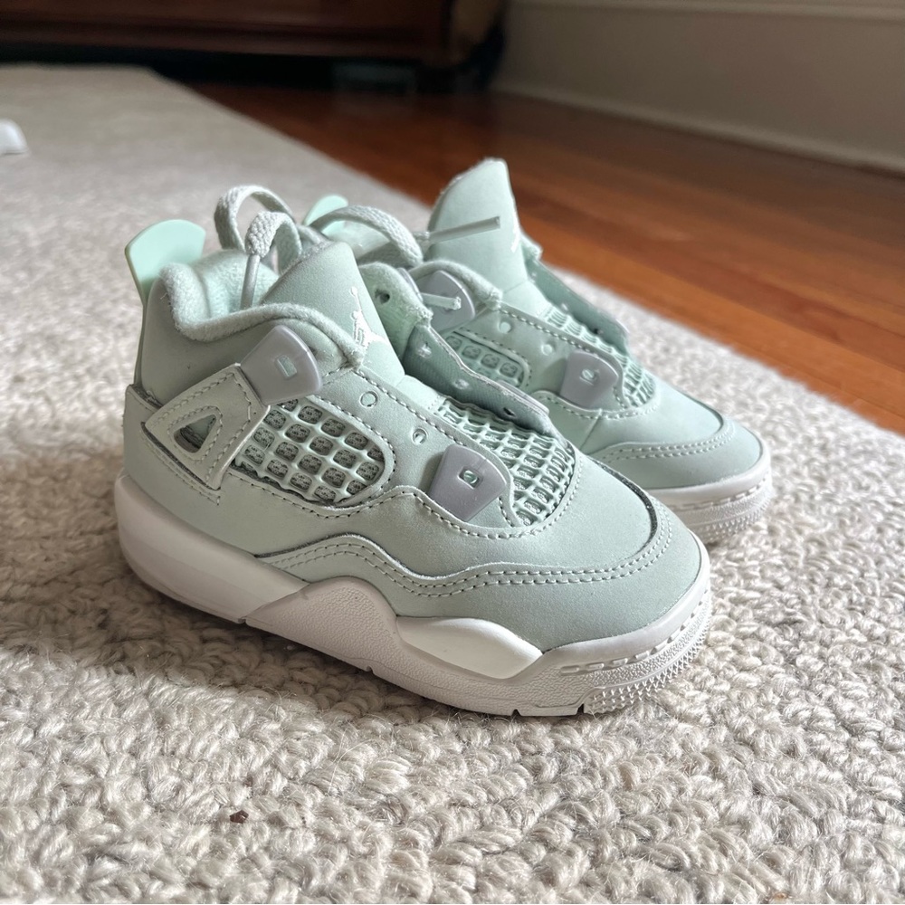 Jordan Retro 4 • Toddler 6C